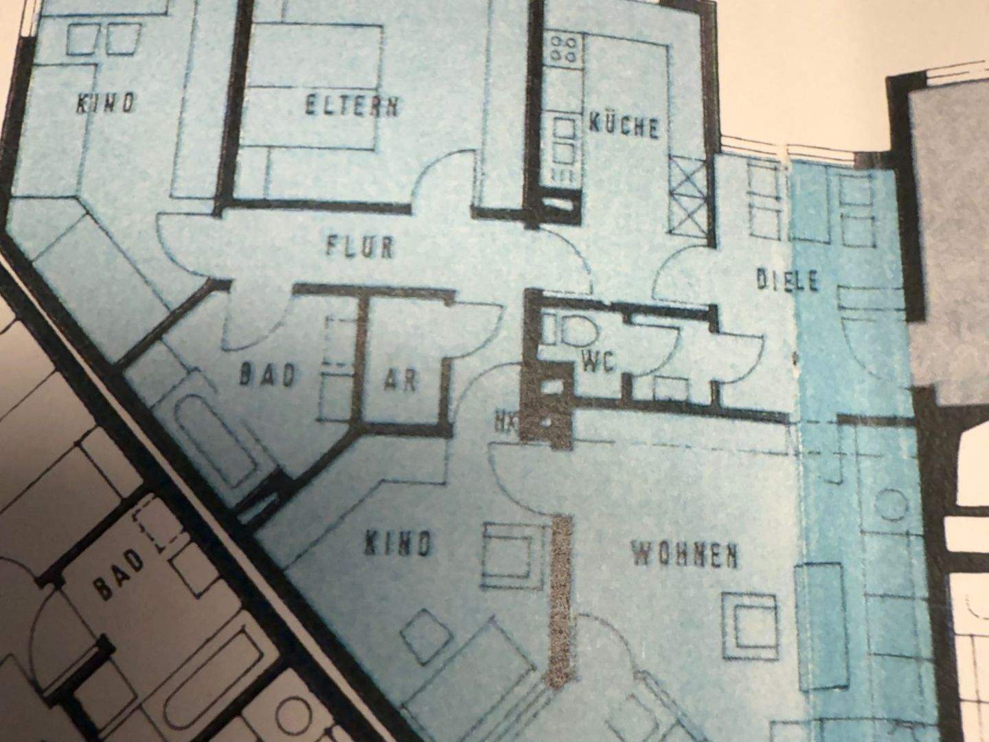 großzügige, helle 4 ZW mit großer Südloggia, Gaste-WC Abstellraum und Tiefgarage – Nürnberg – Vorschaubild 2