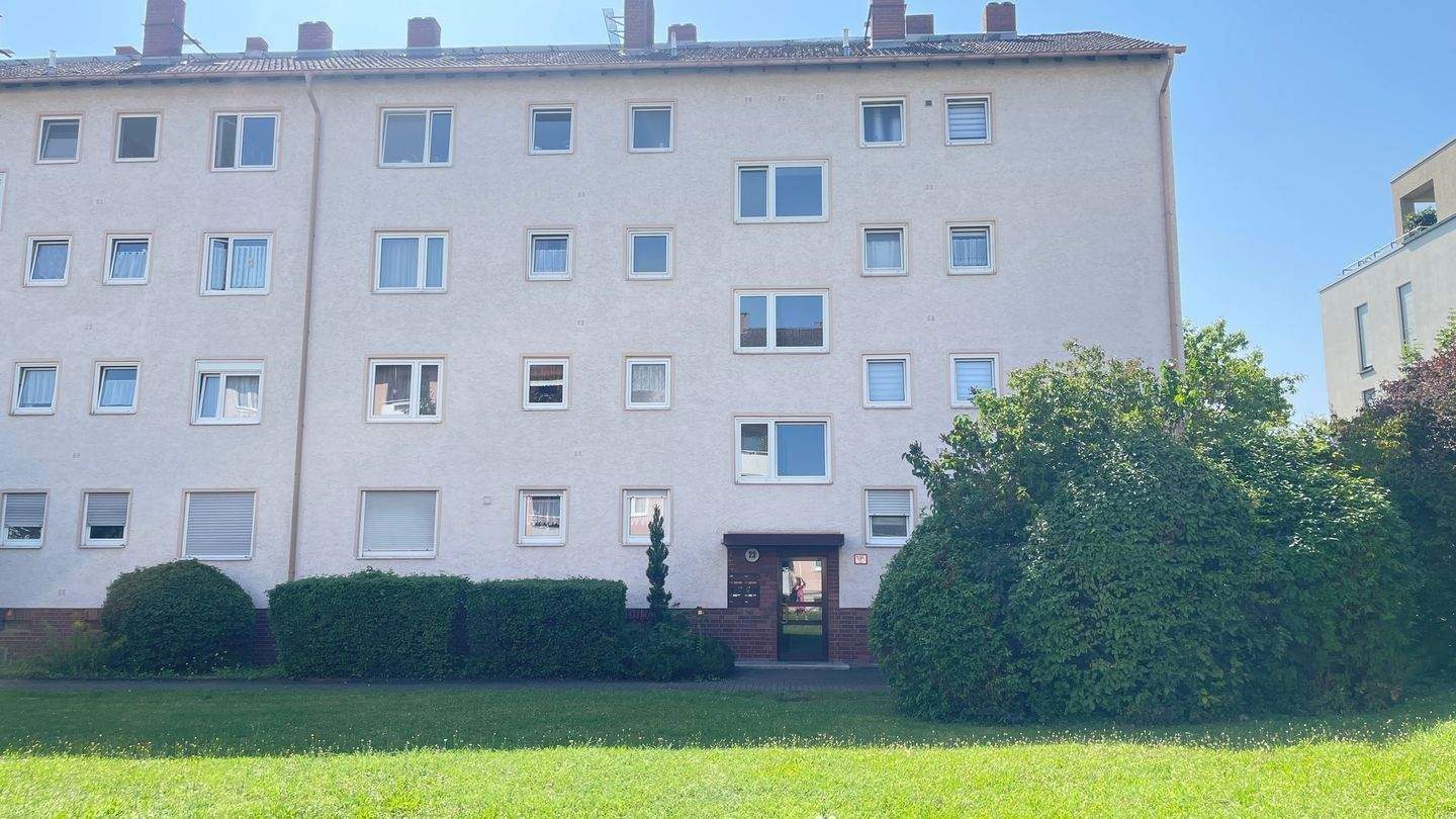 Gepflegte, ruhig gelegene und helle 4-ZKB-Loggia-Wohnung in reinem Wohngebiet von Mainz-Gonsenheim – Mainz – Vorschaubild 2