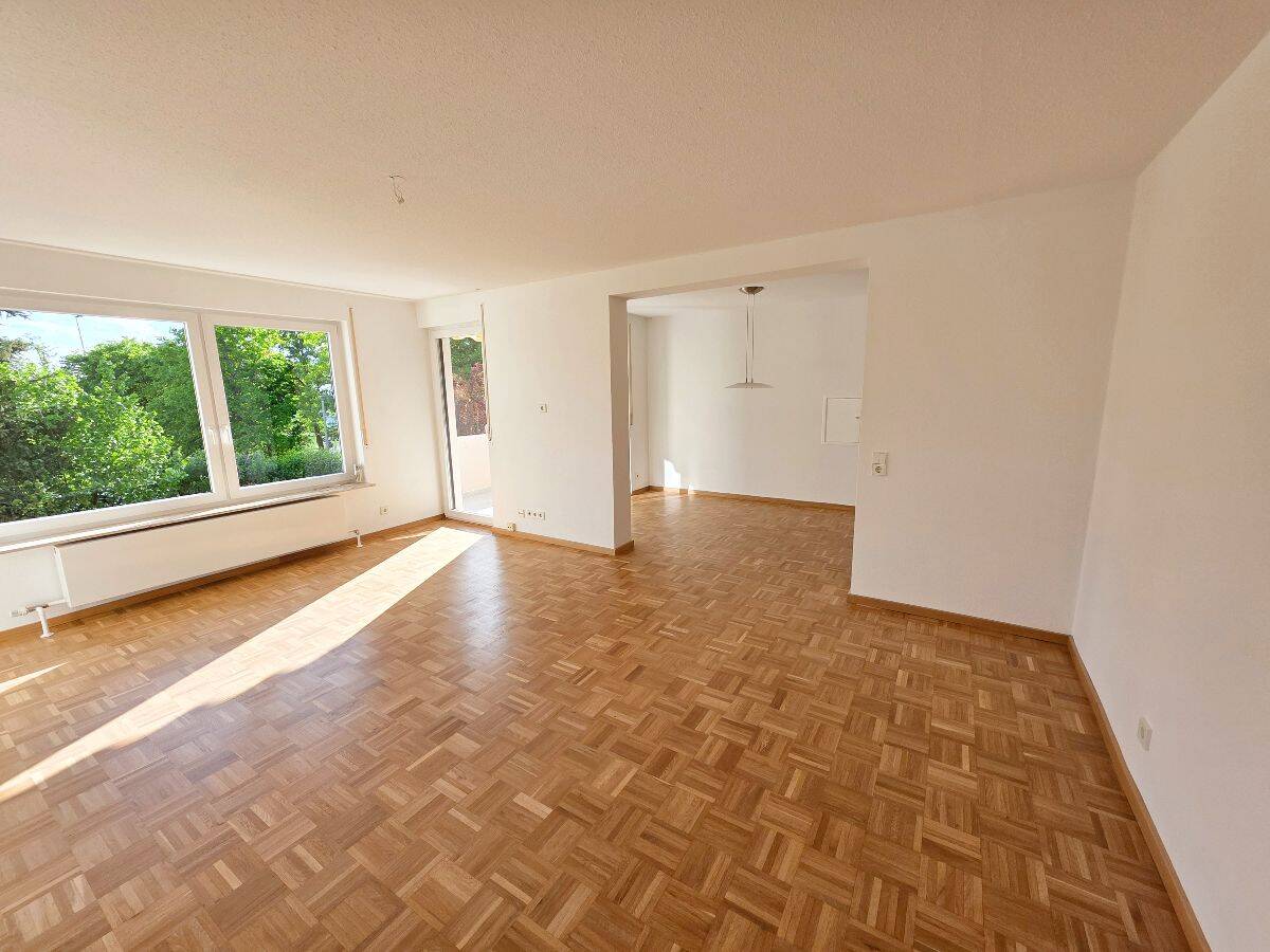 Großzügige 3,5-Zi-Wohnung mit Südbalkon + Garage – Stuttgart – Vorschaubild 2