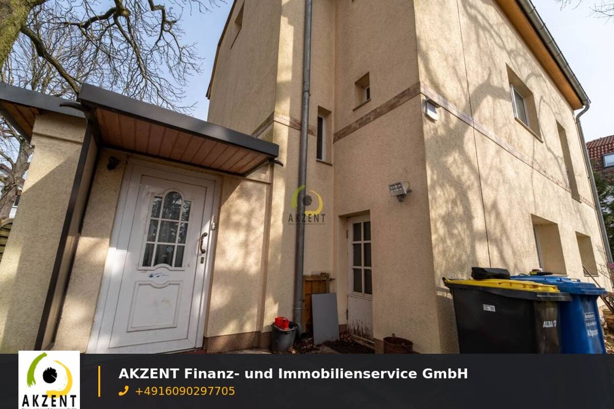 Platz für Ideen: Vielseitig nutzbares Grundstück mit Einfamilienhaus / Mehrgenerationenhaus – 12623 Berlin – Bild 1 von 9