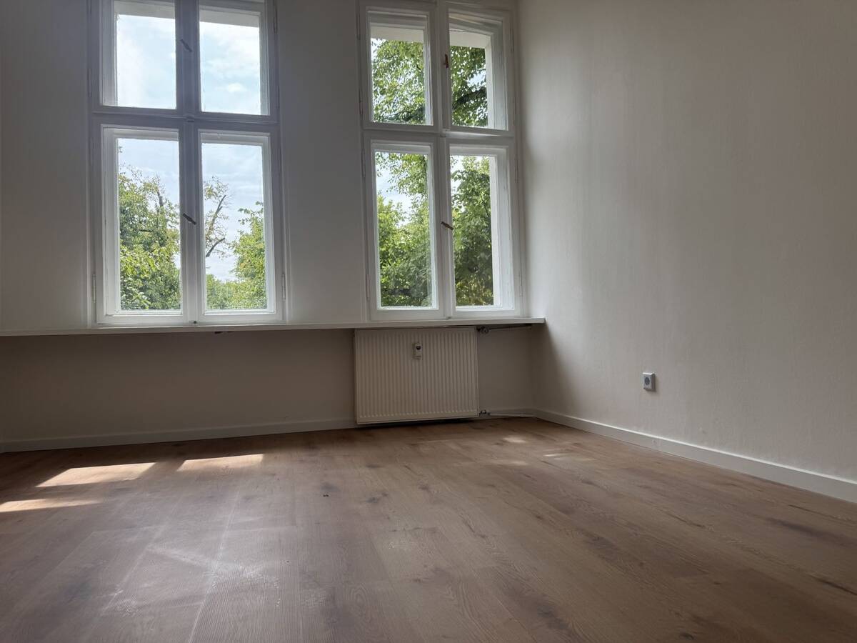 Elegante 5-Zimmer-Altbauwohnung am Wröhmännerpark mit Stuck, Balkon und zwei Bädern. – 13585 Berlin – Bild 1 von 8