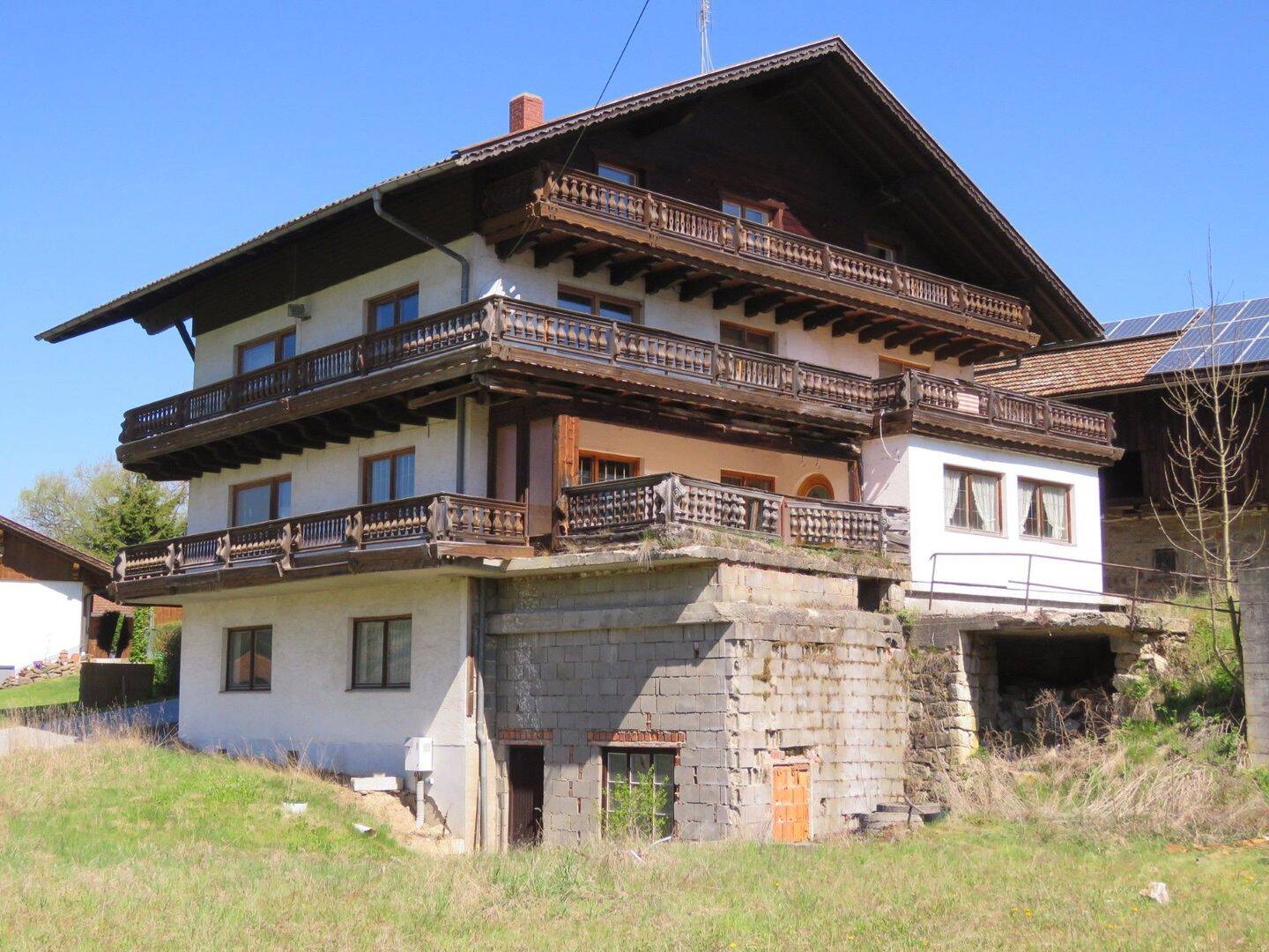 Landhaus mit ELW und ehem. Turbinenhaus in absolut ruhiger Dorfrandlage mit Aussicht ins Zellertal Nähe Arnbruck – Arnbruck – Vorschaubild 3