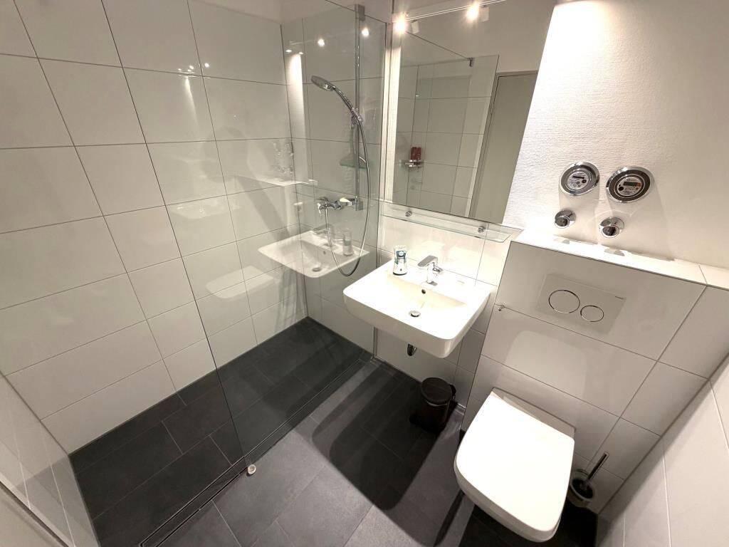 VERMIETETE PENTHOUSE-WOHNUNG MITTEN IM LEBEN – Hamburg – Vorschaubild 9