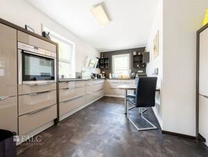 Großzügige Maisonettewohnung mit zwei Bädern und weitläufigem Balkon in Lennep – 42897 Remscheid – Vorschaubild 4