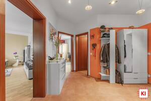 Charmante Eigentumswohnung mit großzügigem Wohnbereich, Loggia und Doppelstellplatz! – 81243 München – Vorschaubild 3