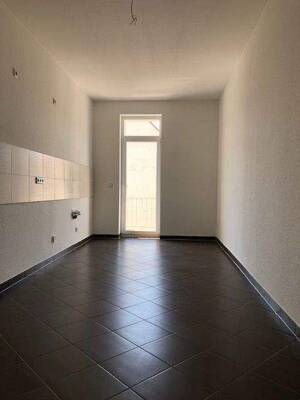 Schicke großräumige 2 Zimmerwohnung / Fußbodenheizung / Küche mit Zugang zum sonnigen Balkon / Tageslichtbad mit Wanne/Dusche – 4105 Leipzig – Vorschaubild 7