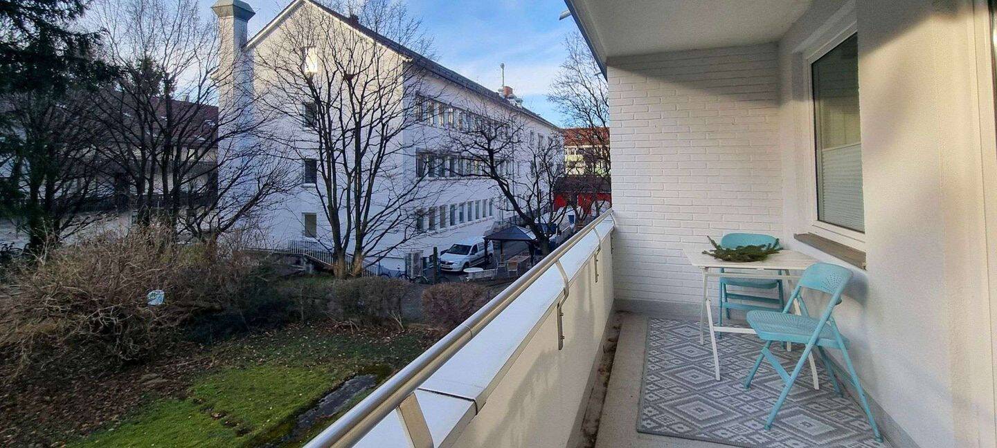 Sonnige Wohnung nähe BMW - 1,5 Zimmer mit gr. Balkon