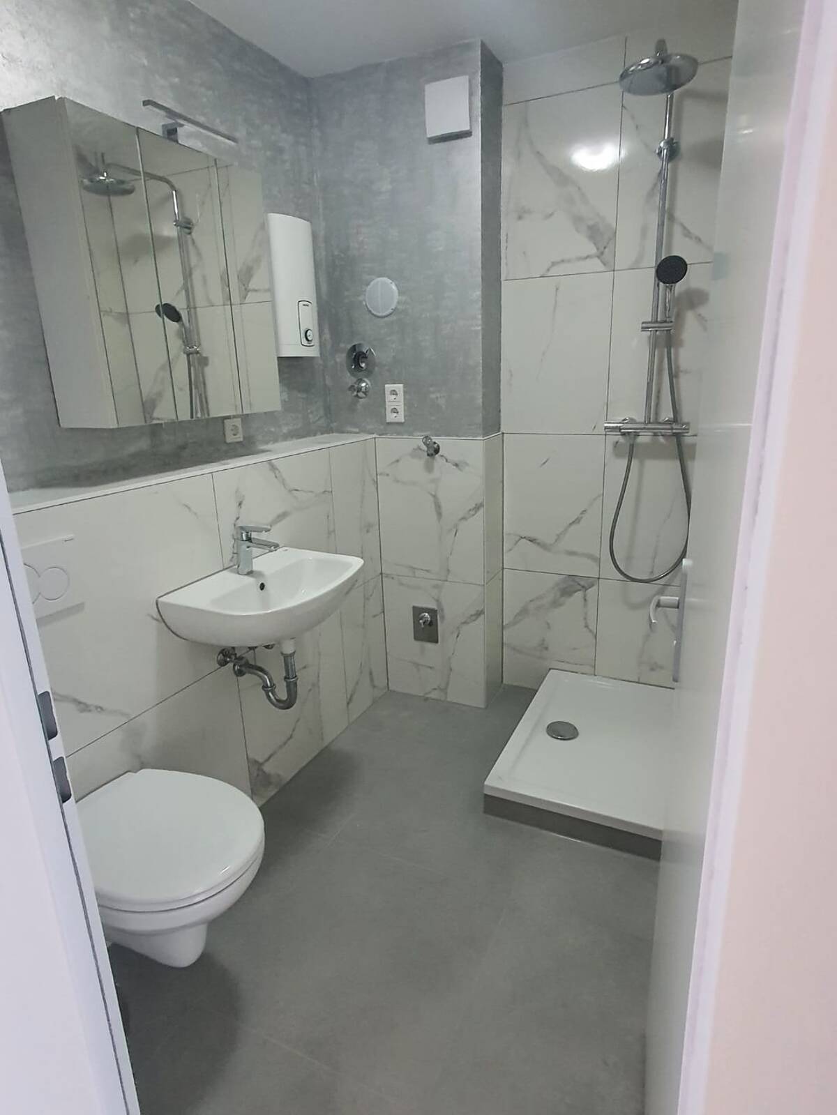 Top 2 Zimmer Wohnung in Wanheimerort mit Balkon – 47055 Duisburg – Bild 1 von 9