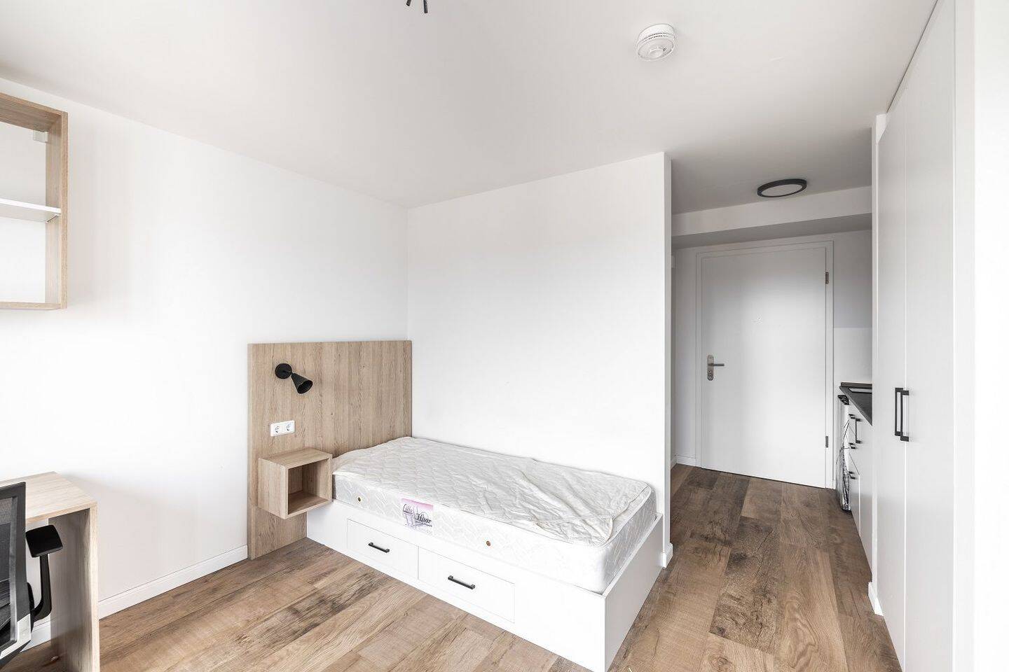 Helle, möbilierte 1-Zimmer Wohnung in der Deichstraße Bremerhaven (nahe Hochschule) 520€ Pauschalmiete – Bremerhaven – Vorschaubild 2