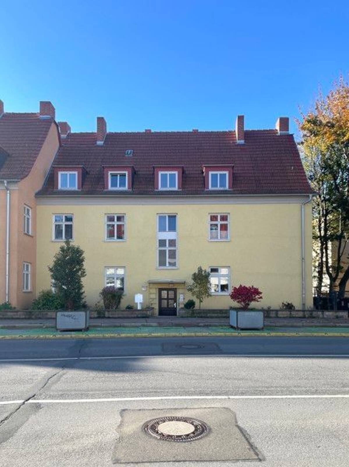 Renovierte 2,5-Raum-Wohnung mit guter Infrastruktur! – 99099 Erfurt – Bild 1 von 9