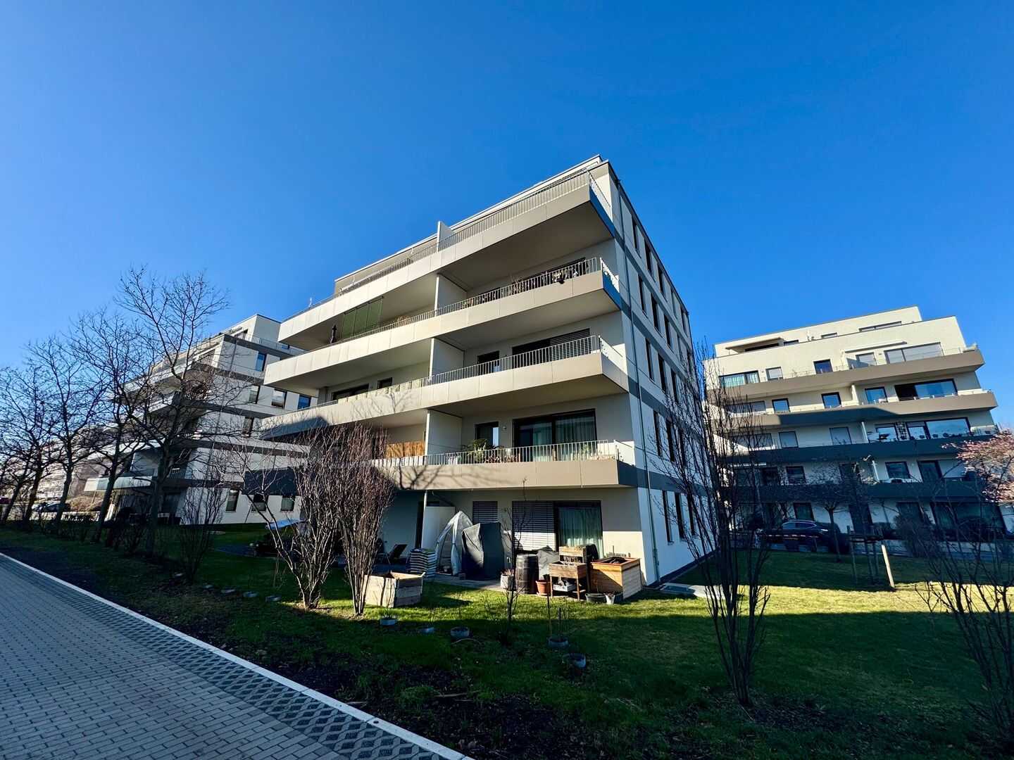 Exklusives Wohnen im Neubau: Barrierefrei mit Balkon und Stellplatz – Dresden – Vorschaubild 2