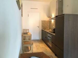 Zentral in München: moderne Wohnung im alten Hof in Erbpacht optional mit TG-Stellplatz – 80331 München – Vorschaubild 6