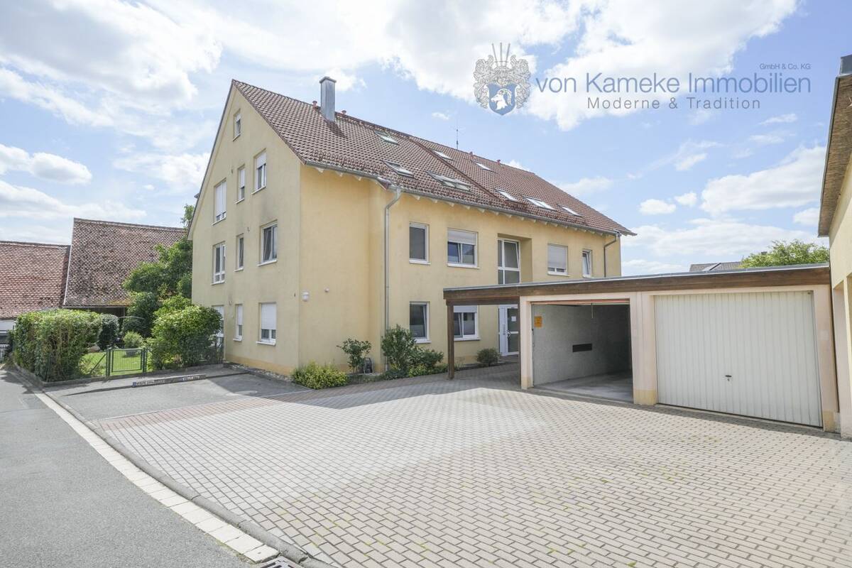 Moderne 4-Zimmer-Maisonette mit Balkon, Dachstudio, Stellplatz & Carport in Dechsendorf – 91056 Erlangen – Bild 1 von 9
