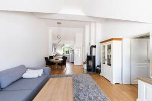 Großzügige 4-Zimmer-Dachgeschosswohnung mit beeindruckender Raumhöhe, Kamin und zwei Balkonen – 81827 München – Vorschaubild 7