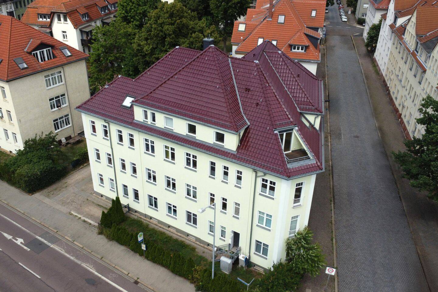 HIER LOHNT SICH EIN BLICK | Vermietete 3-Raum-Wohnung mit Dachloggia und Tageslichtbad – Leipzig – Vorschaubild 2