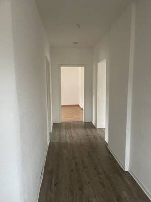 Schöne 3-Zimmerwohnung mit modernisierten Tageslichtbad und Laminat... – 47259 Duisburg – Vorschaubild 2