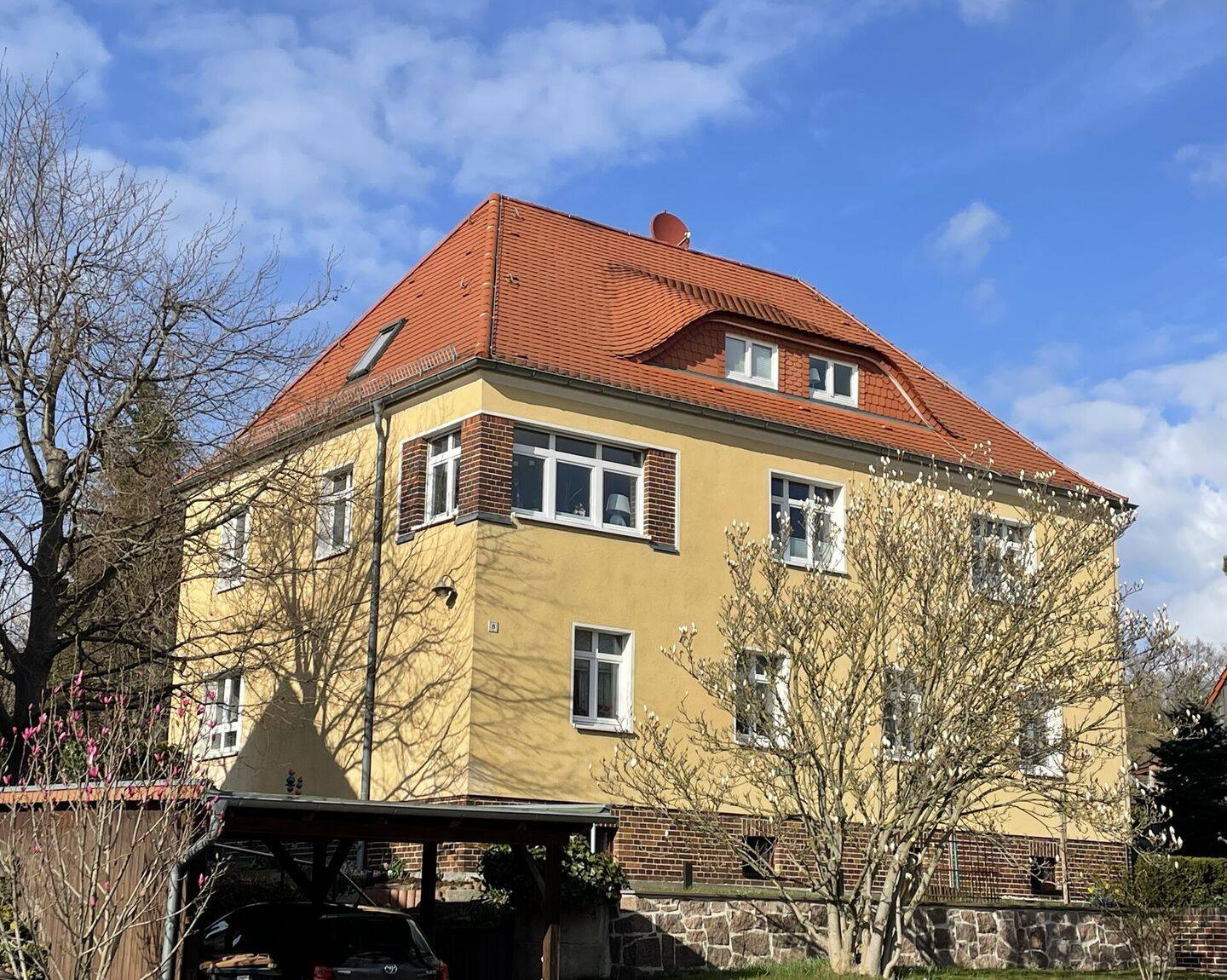Großzügiges Zweifamilienhaus mit Traumgarten und Ausbaupotenzial - vielseitig nutzbar – Klipphausen – Bild 1 von 9
