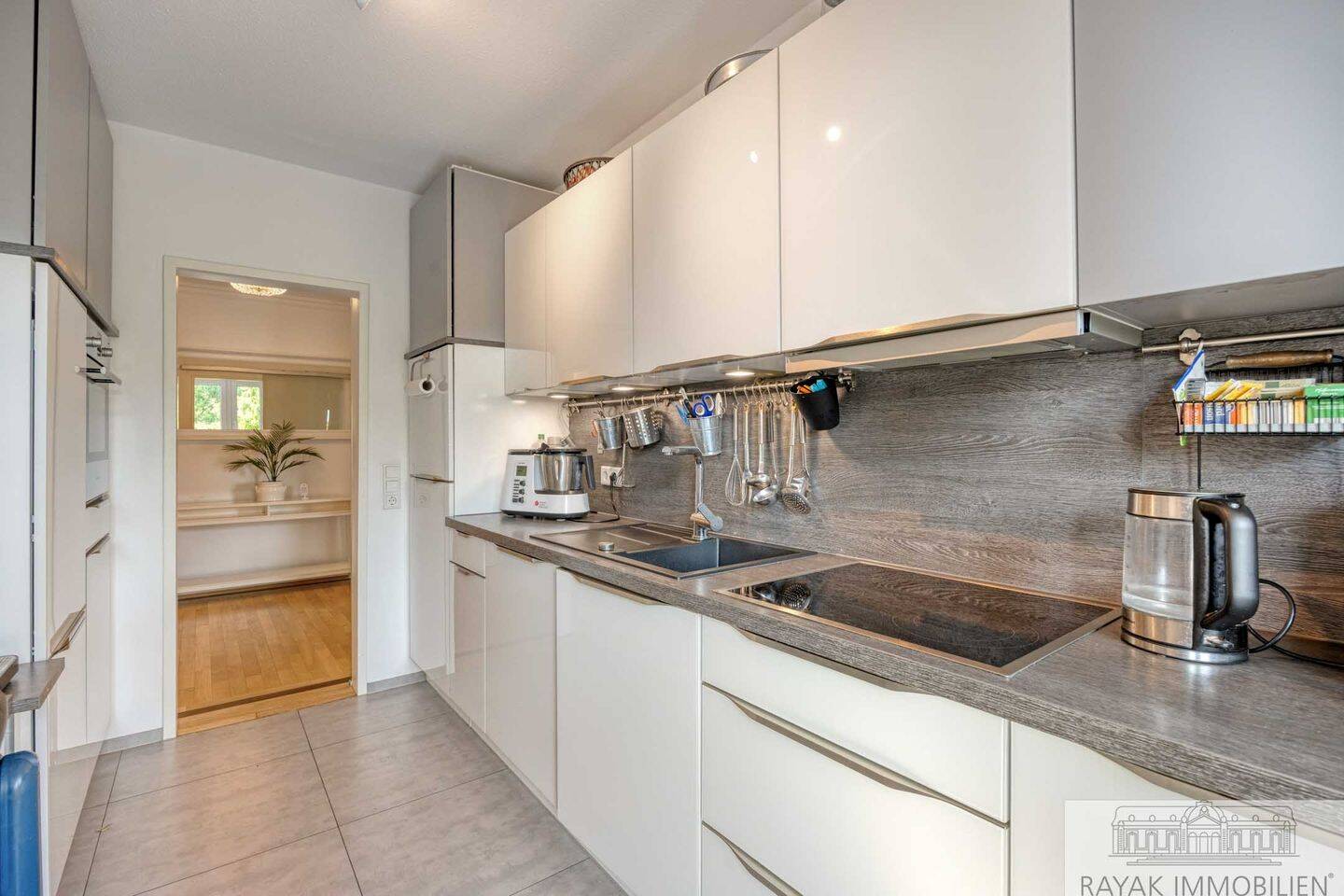Moderne 3,5 Zimmer Wohnung mit zwei Balkonen und Wellnessbereich – Düsseldorf – Vorschaubild 8