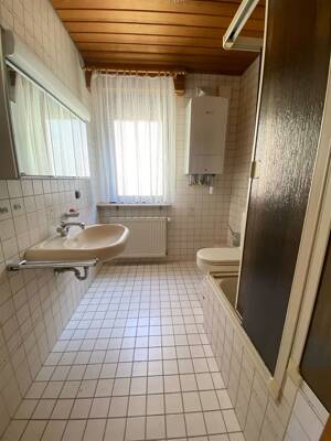 **EBK, Badewanne, zentral** – 55246 Wiesbaden – Vorschaubild 7