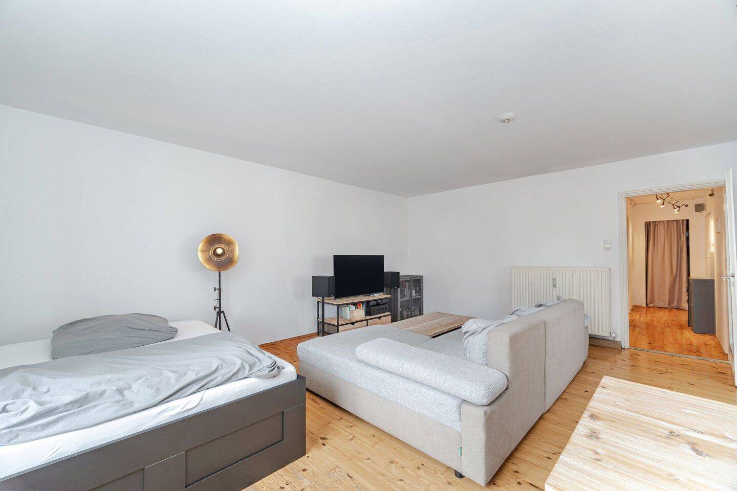 Urbanes Wohnen über den Dächern: Vermietetes Apartment in Bestlage – München – Vorschaubild 4