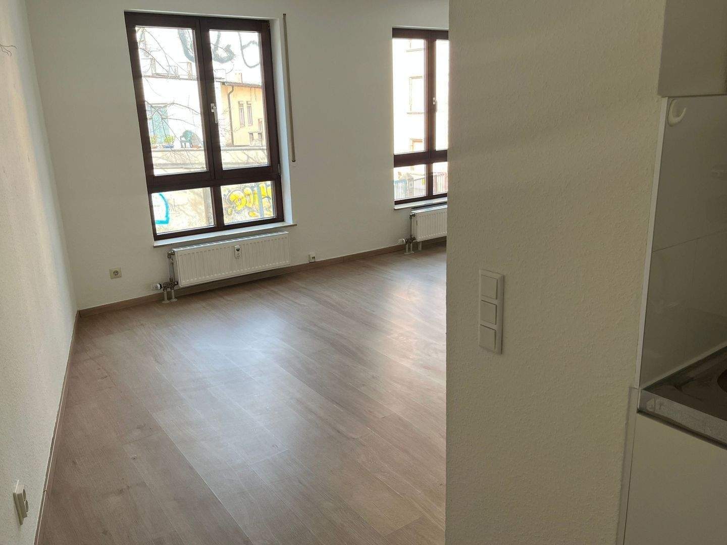 Gemütliche und helle 1 Zimmer-Wohnung mit Pantry-Küche, Duschbad, 1. OG - in der Nähe des Nordklinikums – Nürnberg – Vorschaubild 8
