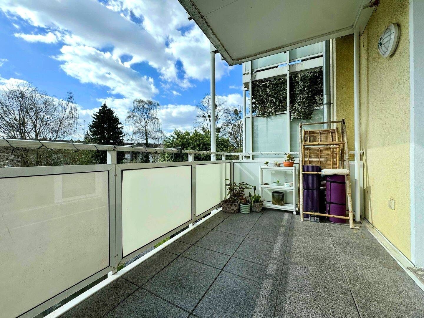 Attraktive, freie 2-Zimmer-Wohnung mit Balkon in Köln-Höhenberg