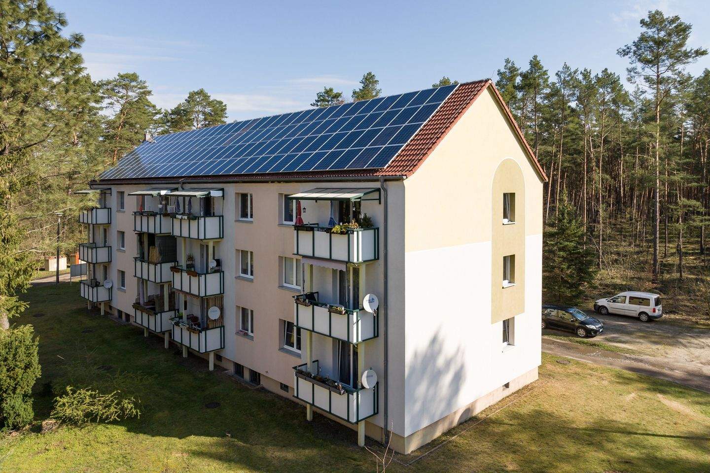 Handwerkerobjekt! Erdgeschosswohnung mit Balkon, eigenem Garten. Ohne Käuferprovision!