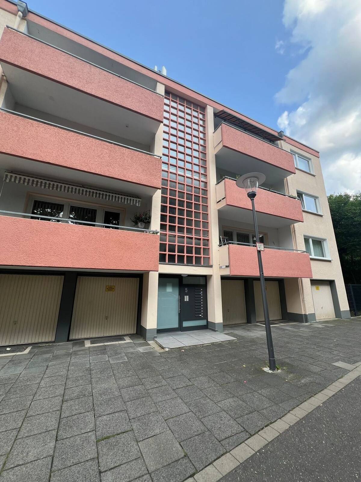Terrassenappartement mit neuer Ausstattung im Hinterhof Köln-Hülsenweg – 51061 Köln – Bild 1 von 5