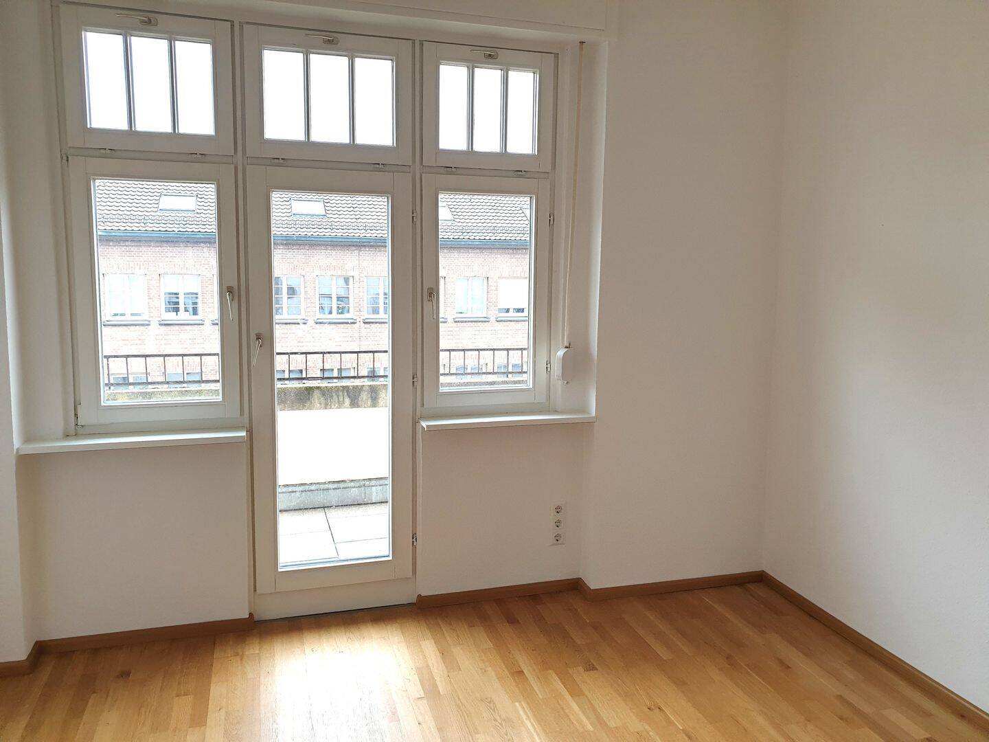 Großzügige helle 3-Zi Altbauwohnung mit 2 Balkonen und Stellplatz – Stuttgart – Vorschaubild 3