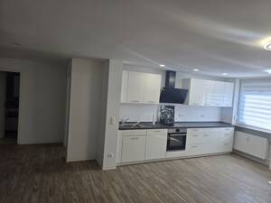 Moderne 2-Zimmer-Wohnung mit Balkon, Einbauküche & Tiefgaragenstellplatz – 70327 Stuttgart – Vorschaubild 2
