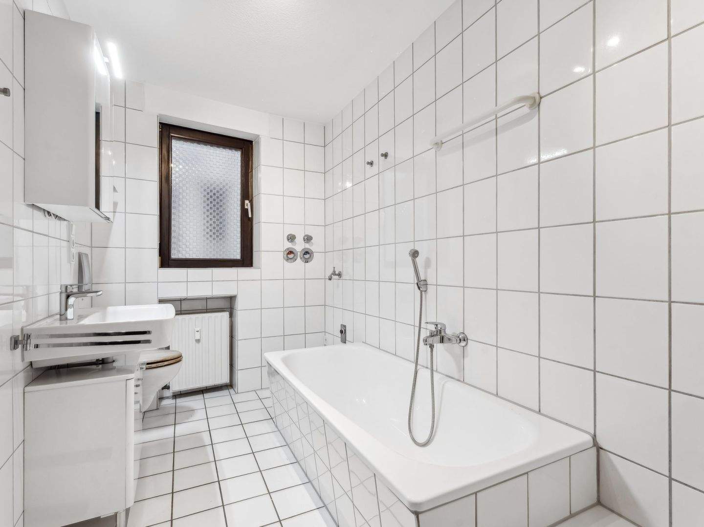 Stilvolles Juwel: Modernisierte, sofort bezugsfreie Altbauwohnung in Toplage des Kreuzviertels – Münster – Vorschaubild 8