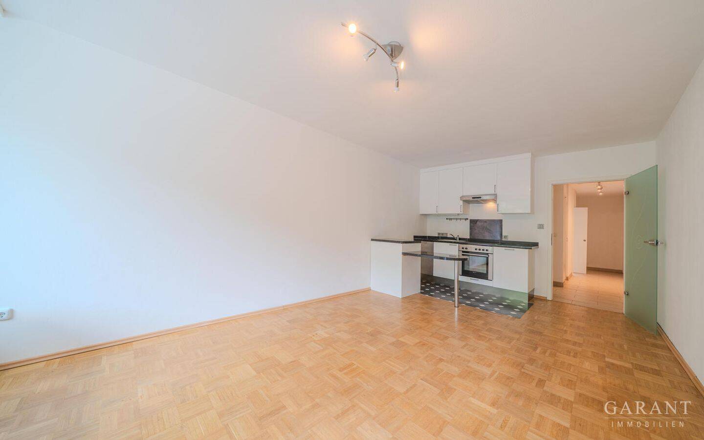 Sofort bezugsfreie Wohnung mit Süd-Balkon in Schwabing – München – Vorschaubild 2