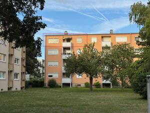 Helle 4-Zimmer-Eckwohnung mit Balkon im beliebten Regensburger Westen | provisionsfrei & sofort verfügbar