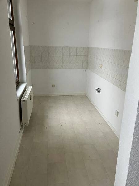 Helle 2-Zimmer mit EBK, neuem Laminat und Dusche in zentraler Lage! – Chemnitz – Vorschaubild 9