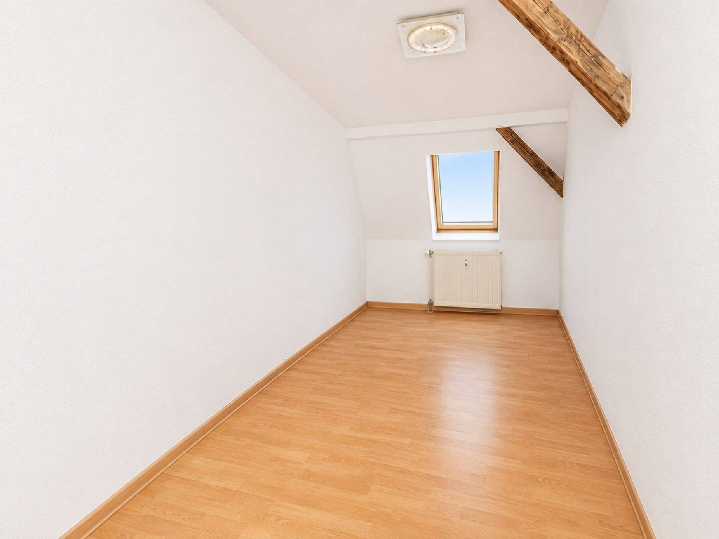 3-Zimmer-Wohnung mit separater Küche, Badewanne, Laminat – Magdeburg – Vorschaubild 4