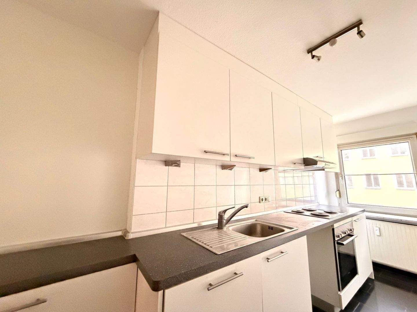 super gepflegte 2 Zimmer Wohnung in ruhiger Südstadtlage +++ mit Aufzug und Einbauküche ++ – Nürnberg – Vorschaubild 4