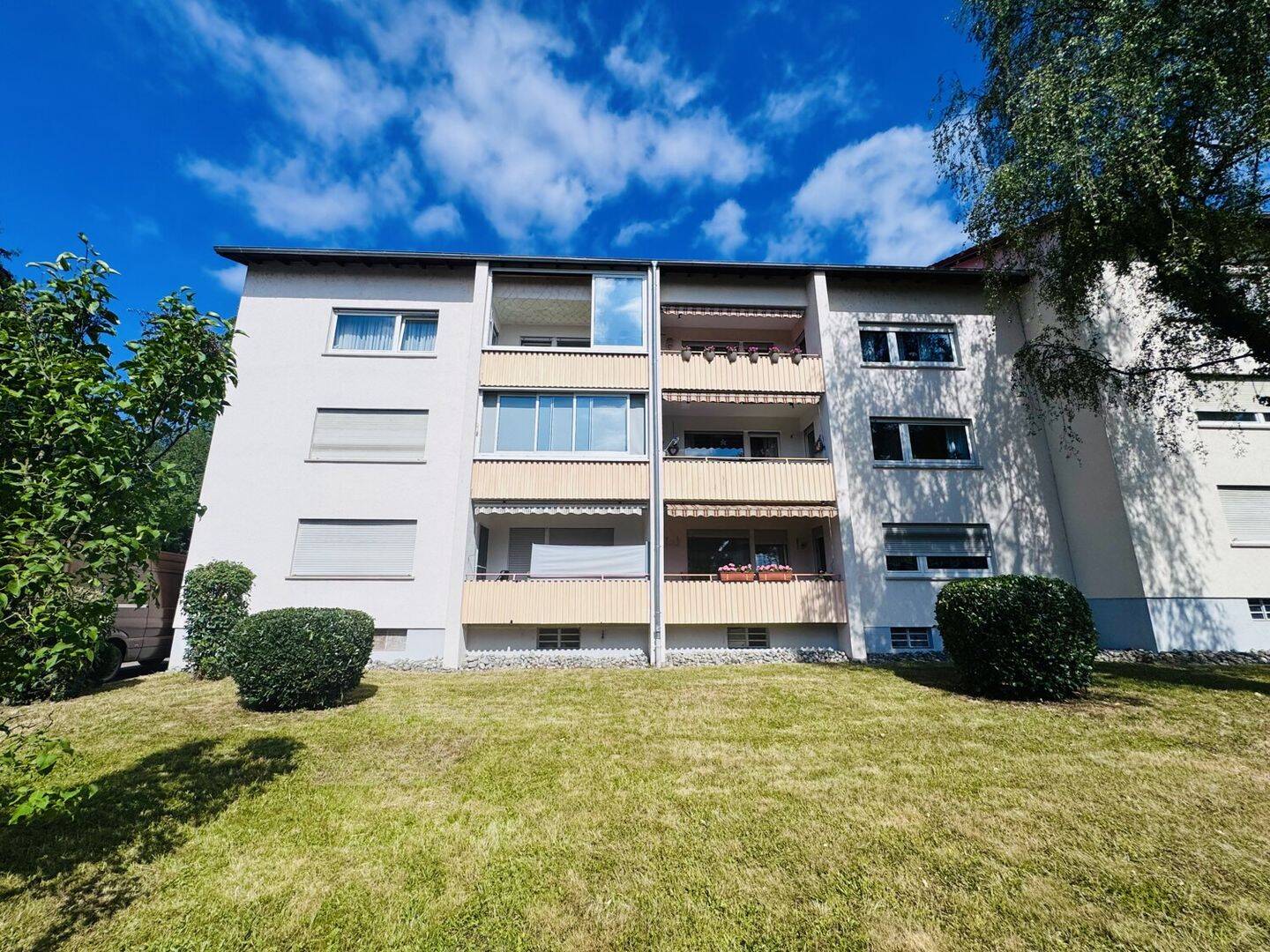 Selbst einziehen oder vermieten- Gepflegte 3-Zimmer-Wohnung mit verglastem Balkon