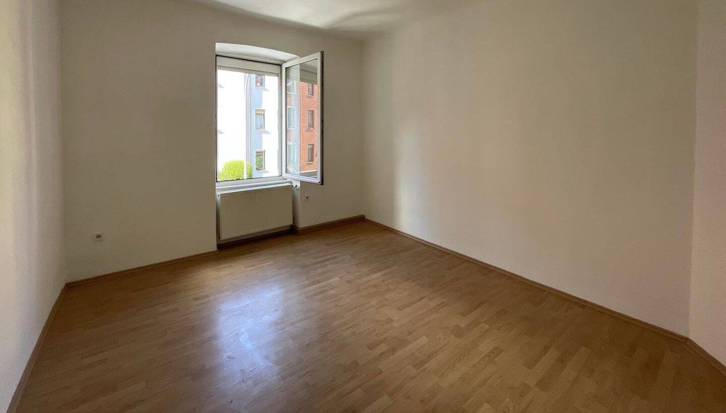 Helle 3-Zimmer-Wohnung mit großem Balkon, Tageslichtbad und WG-Potenzial in Würzburg-Grombühl – Würzburg – Vorschaubild 2