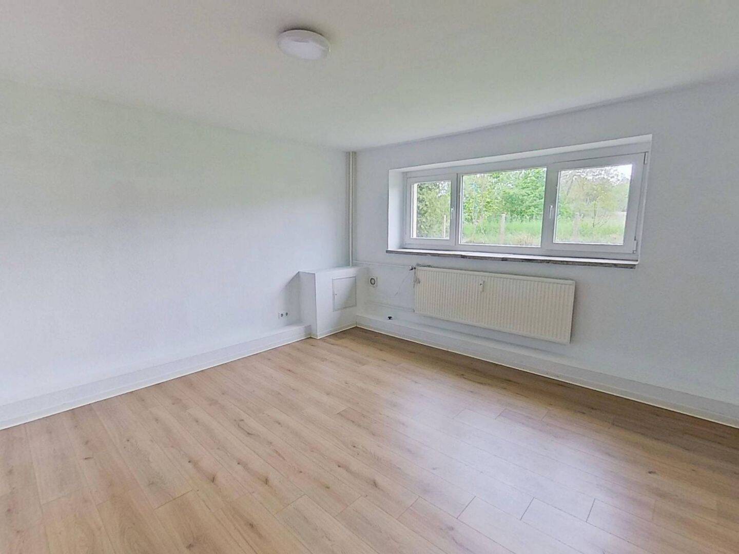 Großzügige, ansprechende 3-Zimmer Wohnung mit EBK, Terrasse und privatem Garten – Krakow am See – Vorschaubild 3