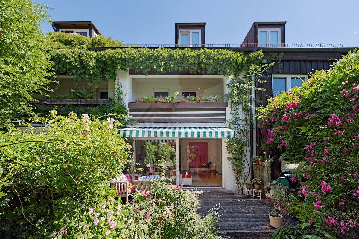 IMMOBILIEN SCHNEIDER - Familientraum mit viel Platz - wunderschöne und großzügige Doppelhaushälfte – München – Vorschaubild 2