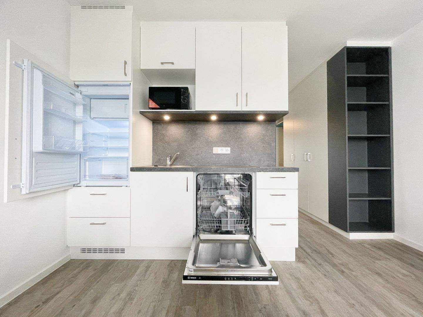Neubau - Modern möbliertes 1 Zimmer Apartment mit Terrasse & WLan inkl. – Augsburg – Vorschaubild 5