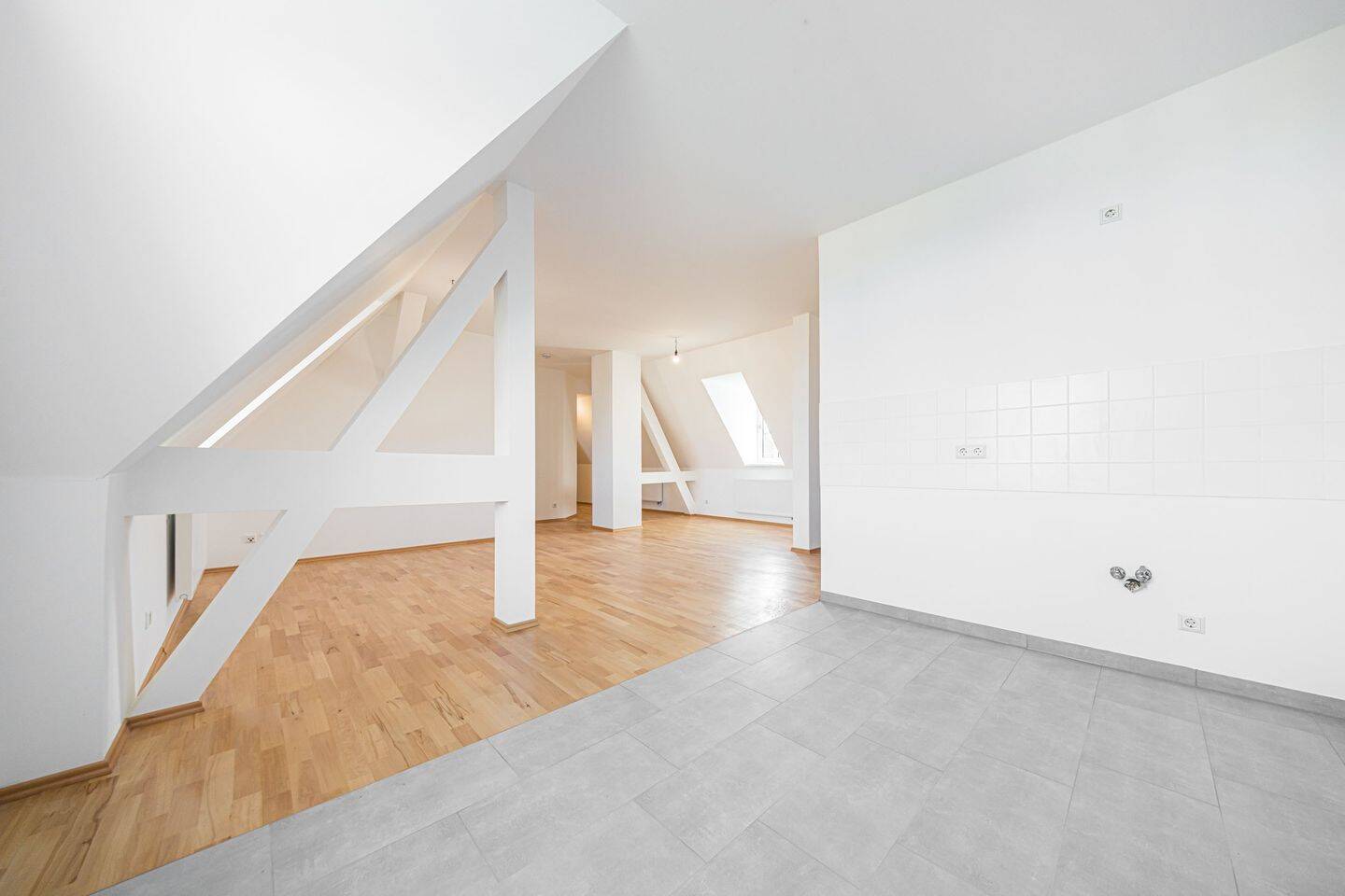 3-Zimmer-Dachgeschoss-Wohnung - direkt auf der beliebten Karl-Heine-Straße – Leipzig – Vorschaubild 3