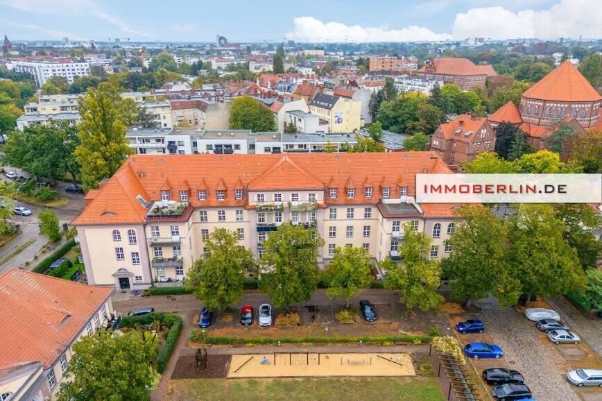IMMOBERLIN.DE - Toplage! Helle Altbauwohnung mit Südwestterrasse & Garten – Berlin – Bild 1 von 9