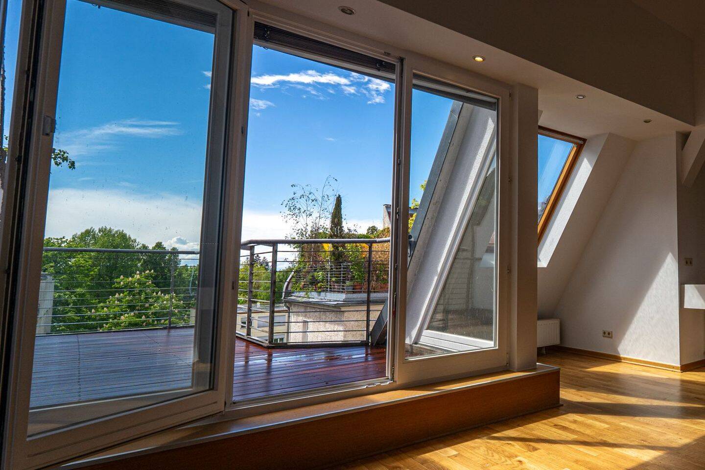 2-Zimmer Altbau Wohnung // Dachterrasse // Aufzug – Berlin – Vorschaubild 3