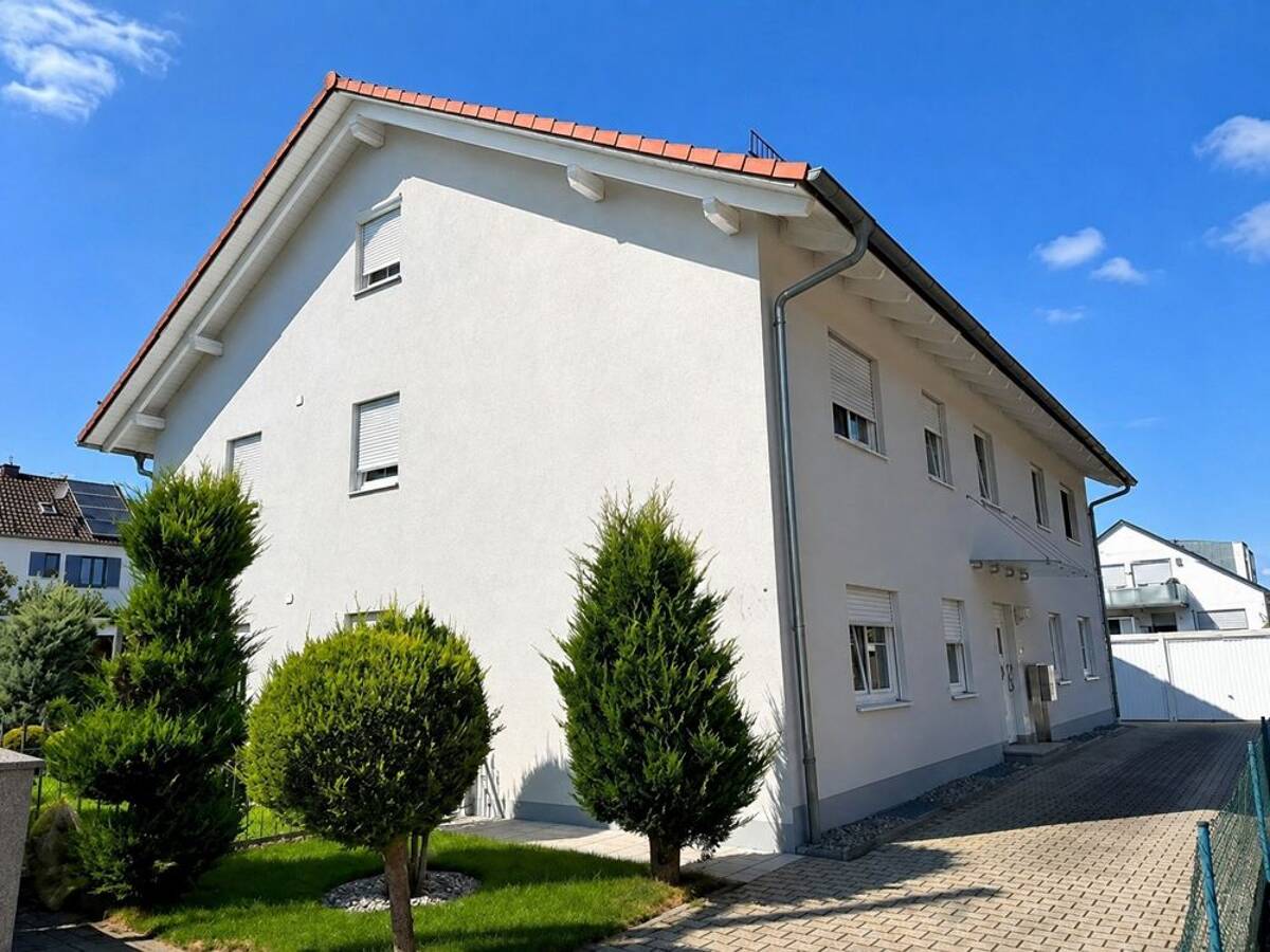 Traum Maisonette 4 Zimmer Wohnung mit Garage in kleiner Wohnanlage mit 4 Einheiten – 85055 Ingolstadt – Bild 1 von 9