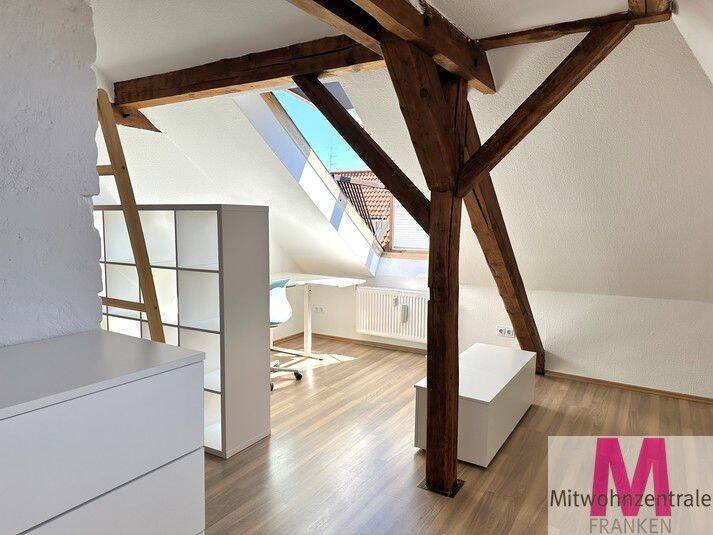 Stilvolles Wohnen unter dem Dach Hochwertig möblierte 2-Zimmer-Wohnung mit sichtbaren Holzbalken – Nürnberg – Vorschaubild 6
