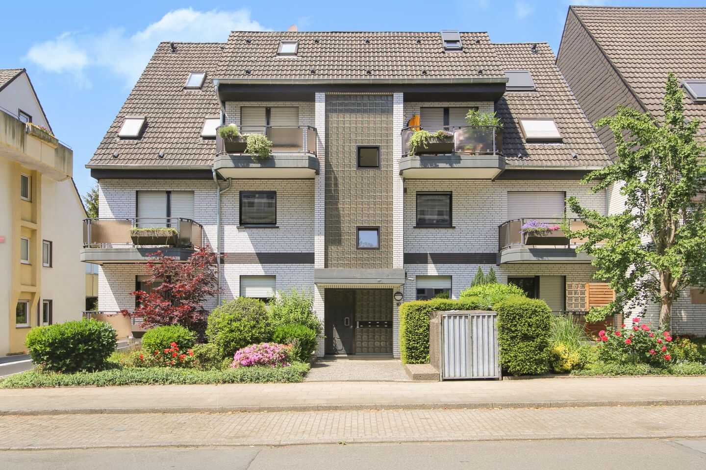 Maisonettewohnung ca. 110 m² mit zwei Balkonen und Tiefgaragenstellplatz in Essen - Frintrop