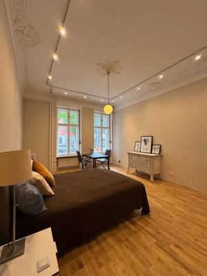 Altbauklassiker mit hochwertiger Modernisierung, Stuck und Spa Bad in Charlottenburg – 10585 Berlin – Vorschaubild 3