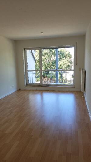 Helle 2-Raum-Wohnung mit Balkon am Stadtrand