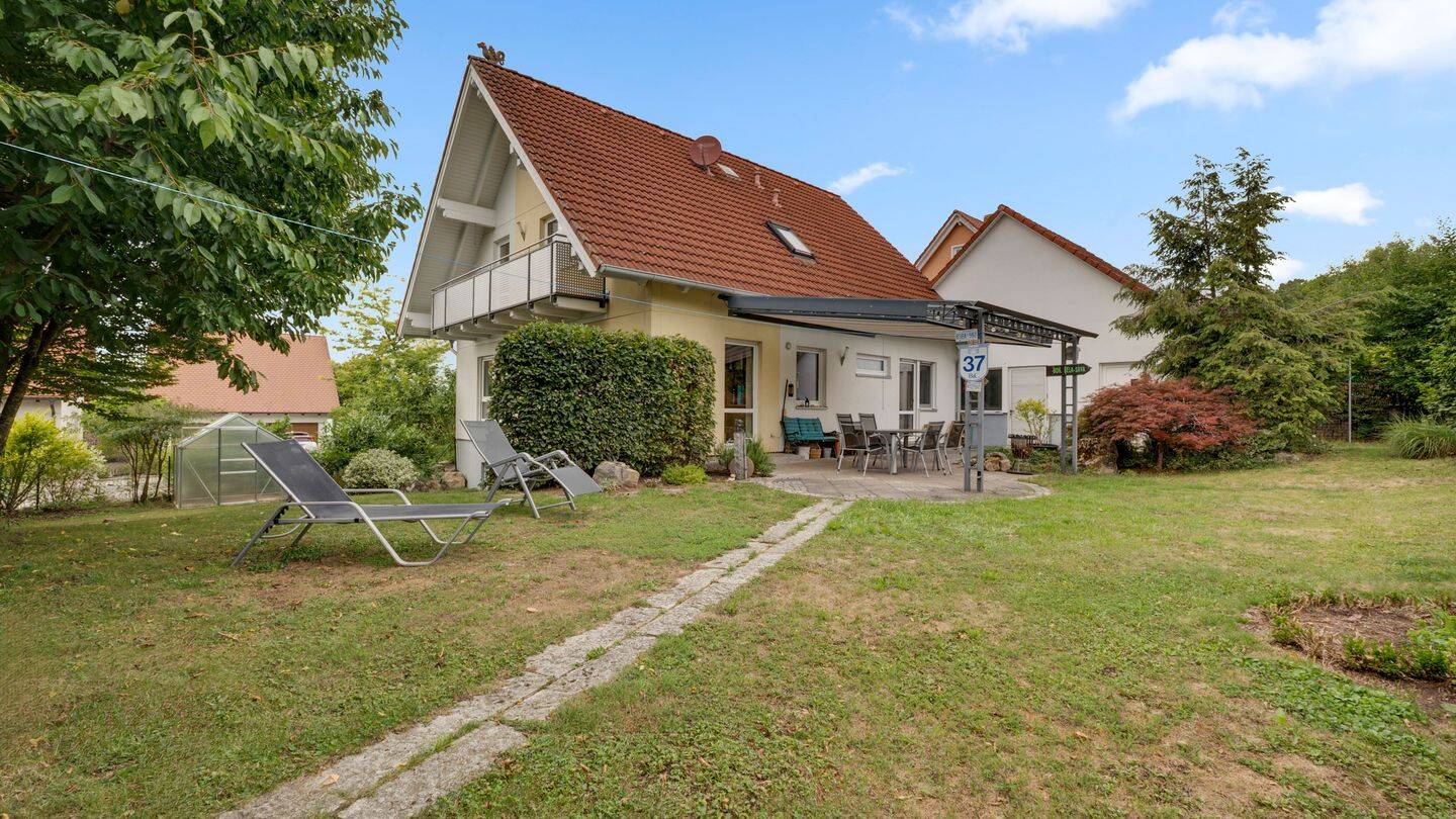 Idyllische Lage! Energieeffizientes Einfamilienhaus mit Balkon, Terrasse und optimaler Anbindung – Frensdorf – Vorschaubild 4